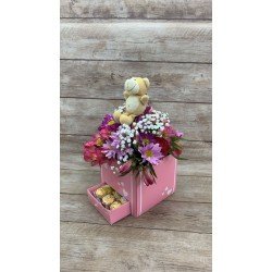 Arranjo de Astromélias e Flores do campo com Chaveiro de Pelúcia